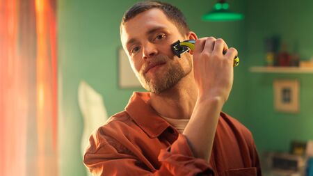 Afeitadora Philips QP2724 One Blade Rostro