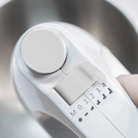 Batidora De Mano Peabody Pe-hma550 300w 4 Velocidades Blanco