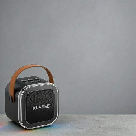 Parlante inalámbrico Bluetooth LED con micrófono Karaoke Portatil Klasse. (KS9002)