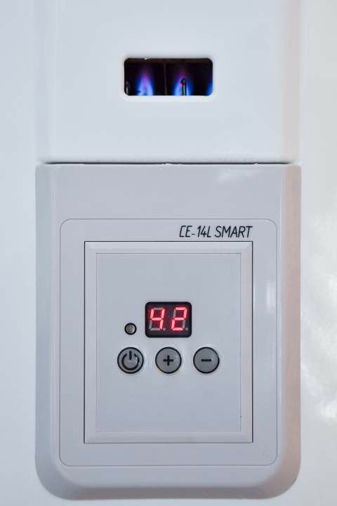 Calefon ESCORIAL CE-14L SMART DIGITAL GAS NATURAL sin llama piloto A - Vista 4