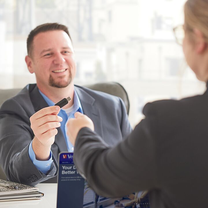 Pendrive Verbatim Store 'n' Go Pinstripe 128gb 2.0 Usb Negro - Vista 6