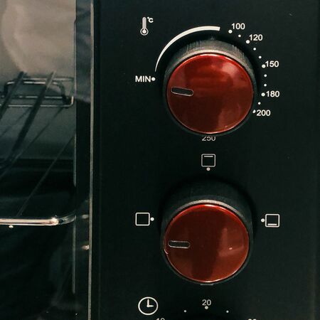 Horno Electrico GLDH82 diseo en acero inoxidable y rojo 1600 W 42 litros